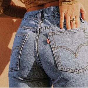 Levis Womens Jeans Blue Size 28 High Rise Wedgie Fit Ankle Button Fly. Frayed